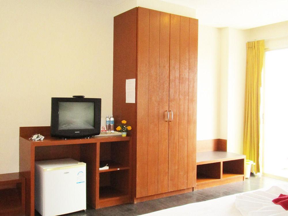 The Son Patong Beach Exterior foto